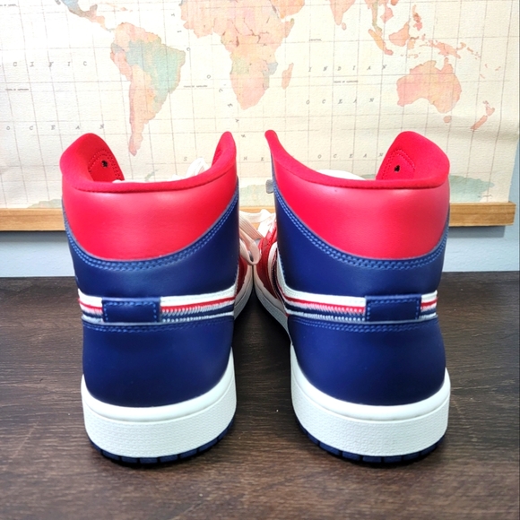 BRAND NEW Air Jordan 1 Mid USA (2022) *UNISEX* Men's Size 10.5 - Picture 4 of 5